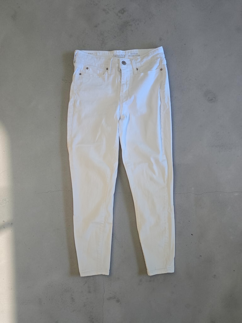 Signature by Levi Strauss White Modern Skinny Crop Jeans